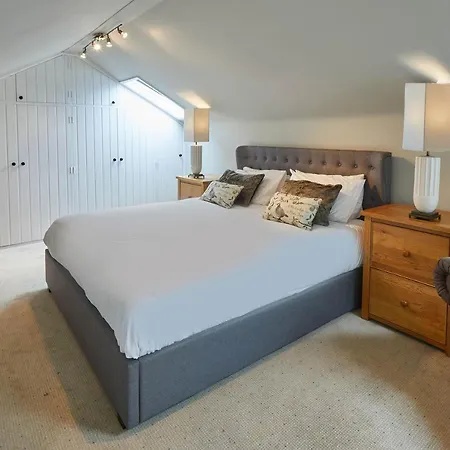 בית נופש Host & - The Old Post Office בורנסאל